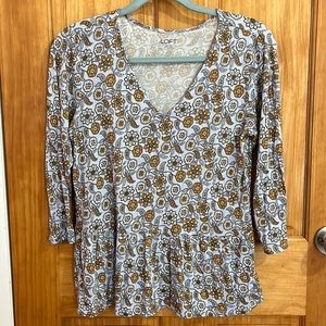 A mid-long sleeve shirt from the Loft in a size small.